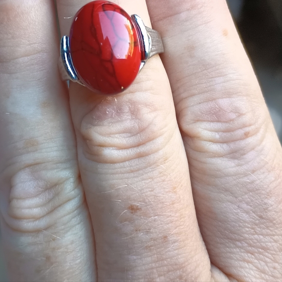 Red & Black Oval Ring w Silver Band - Picture 4 of 8